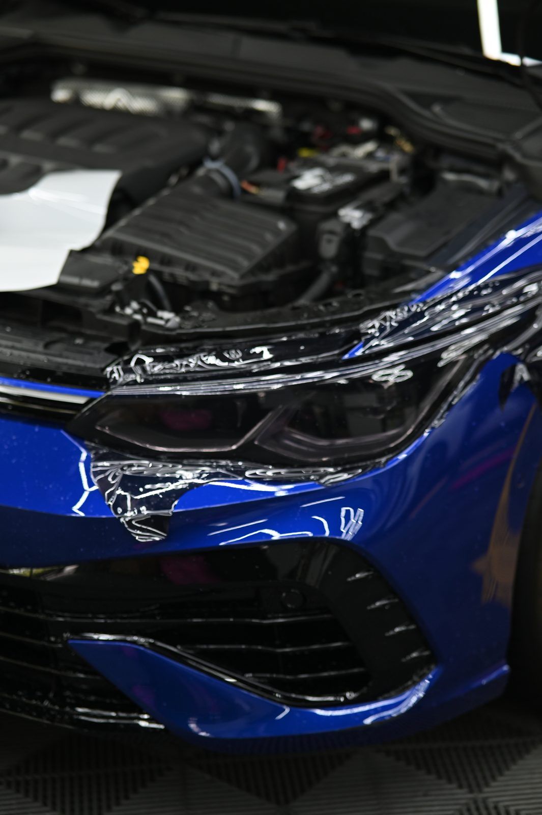 VW Golf R 迎風面犀牛皮完工與細節實拍 第 2 張（共 7 張）——捷匠淡水旗艦店施工實錄