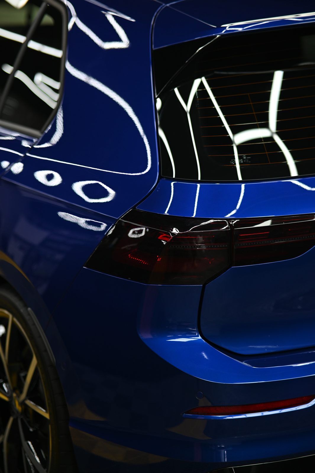 VW Golf R 迎風面犀牛皮完工與細節實拍 第 4 張（共 7 張）——捷匠淡水旗艦店施工實錄