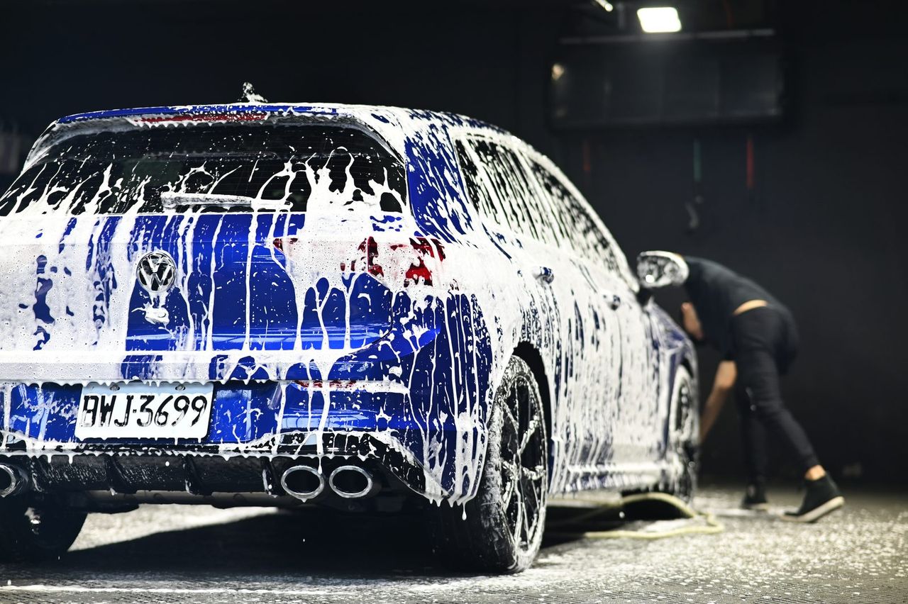 VW Golf R 迎風面犀牛皮完工與細節實拍 第 5 張（共 7 張）——捷匠淡水旗艦店施工實錄