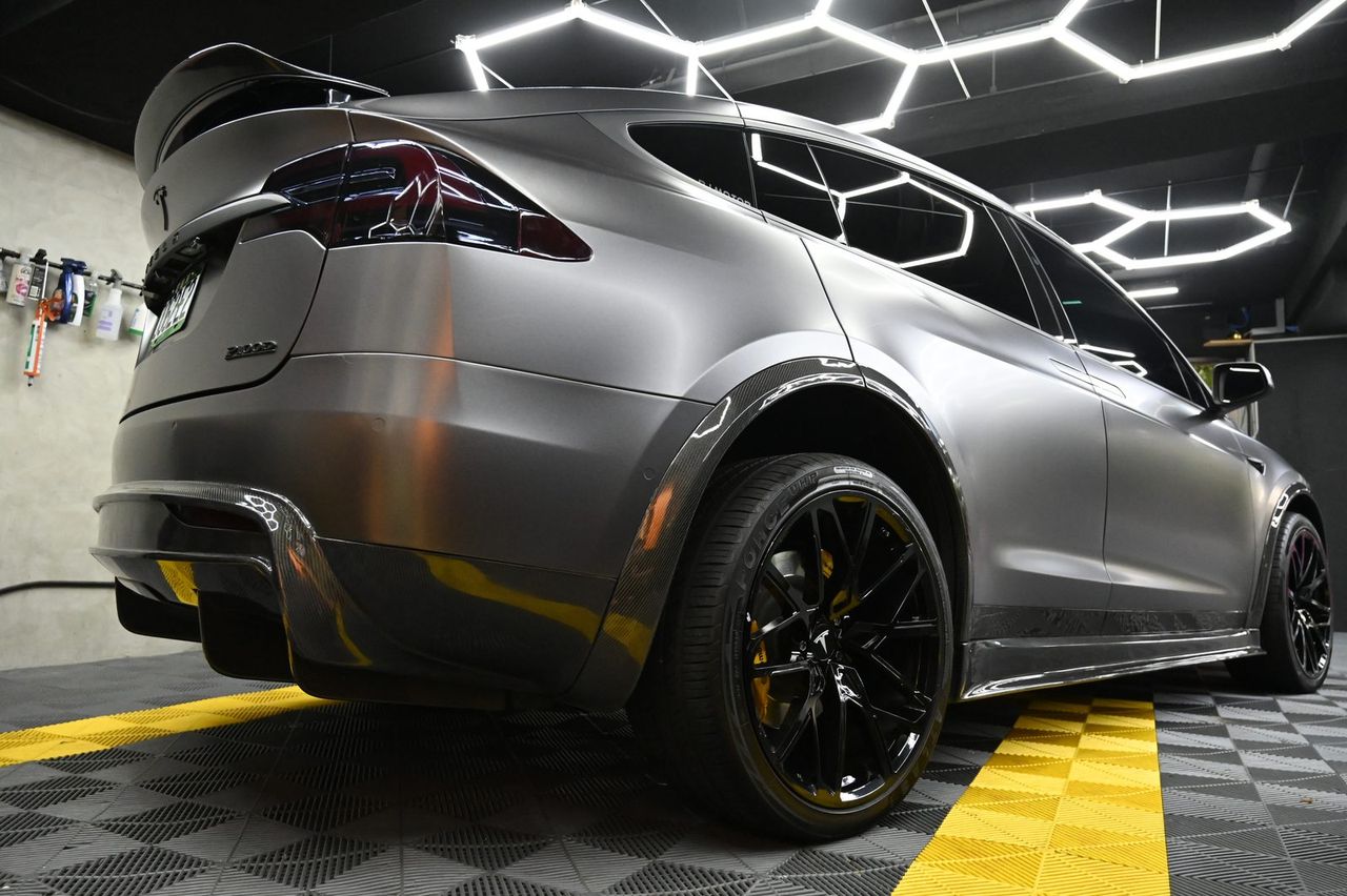 Tesla Model X 全車改色膜完工與細節實拍 第 6 張(共 7 張)——捷匠淡水旗艦店施工實錄