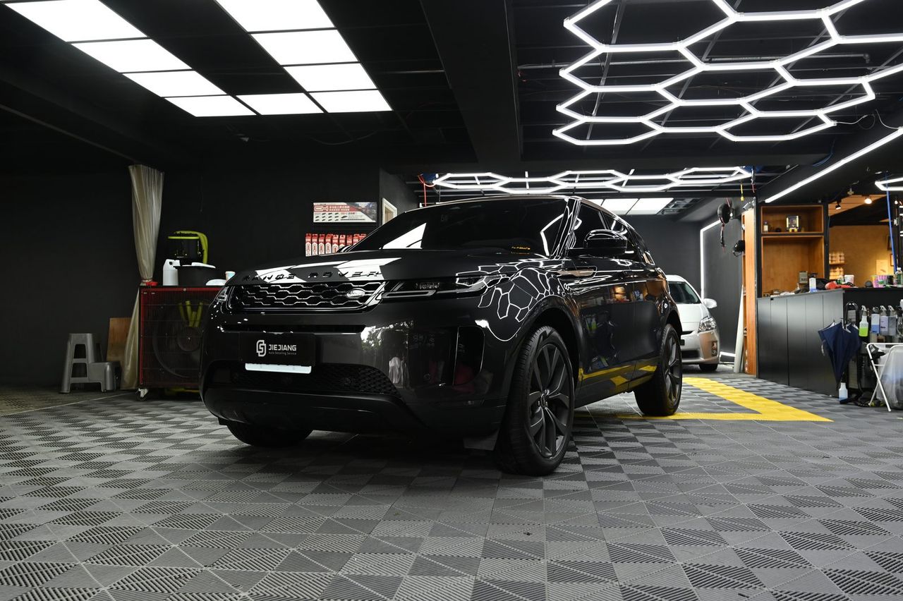 Range Rover Evoque 漆面鍍膜完工與細節實拍 第 3 張(共 7 張)——捷匠淡水旗艦店施工實錄