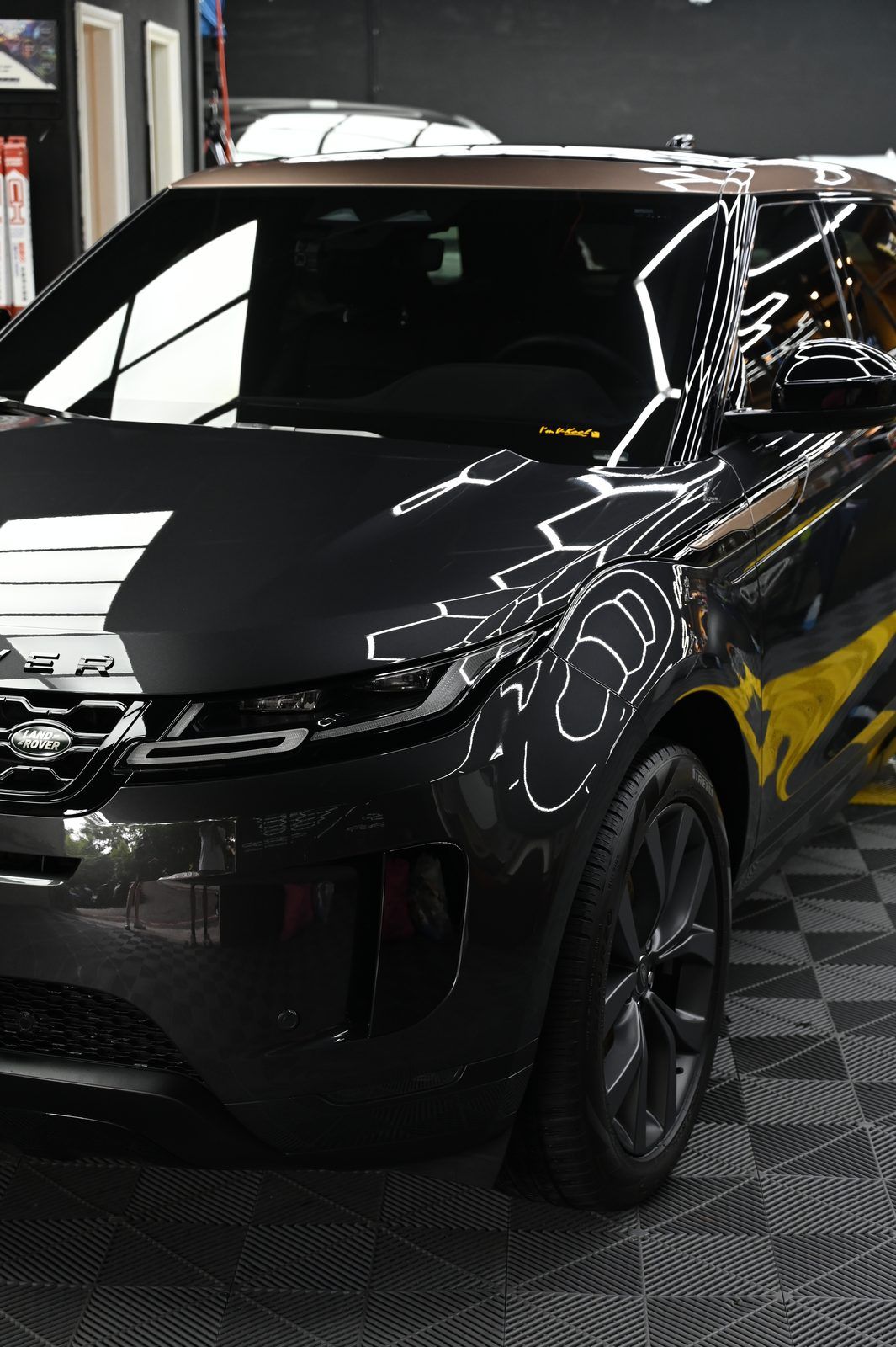 Range Rover Evoque 漆面鍍膜完工與細節實拍 第 7 張(共 7 張)——捷匠淡水旗艦店施工實錄