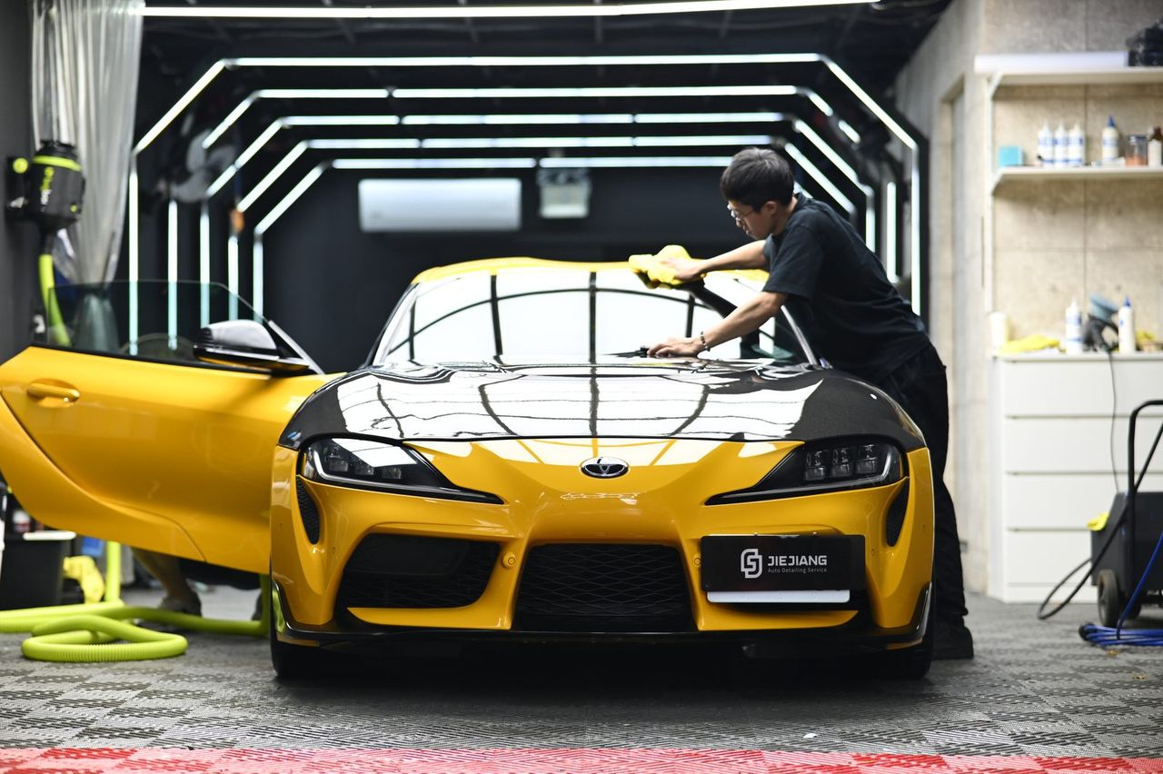 Toyota GR Supra 拋光與漆面修復完工與細節實拍 第 2 張(共 7 張)——捷匠北投店施工實錄