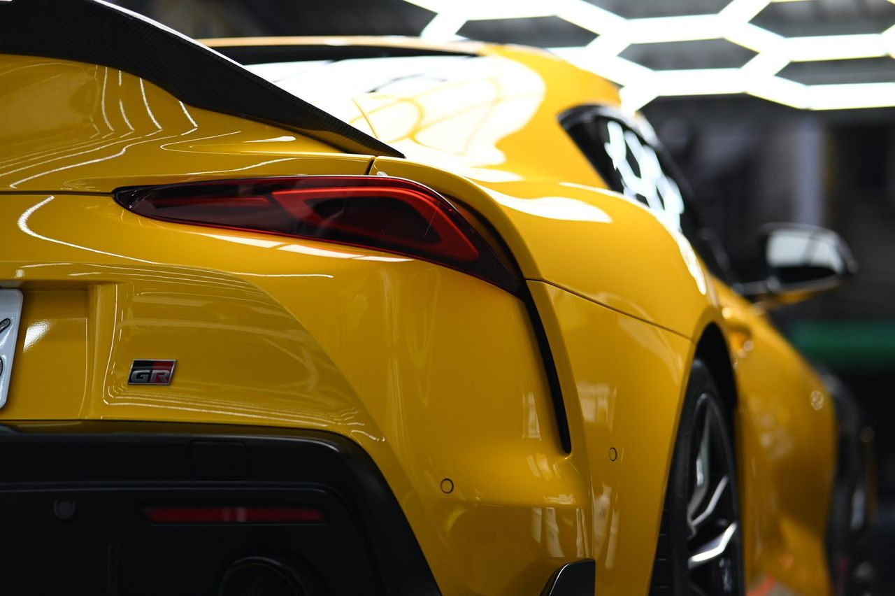 Toyota GR Supra 拋光與漆面修復完工與細節實拍 第 3 張(共 7 張)——捷匠北投店施工實錄