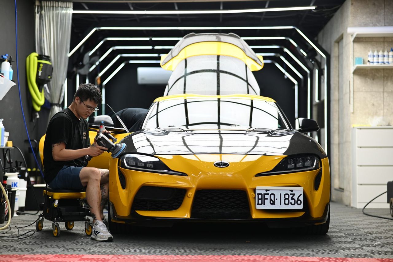 Toyota GR Supra 拋光與漆面修復完工與細節實拍 第 4 張(共 7 張)——捷匠北投店施工實錄
