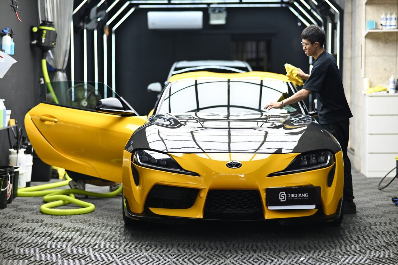 Toyota GR Supra 拋光與漆面修復完工與細節實拍 第 5 張(共 7 張)——捷匠北投店施工實錄