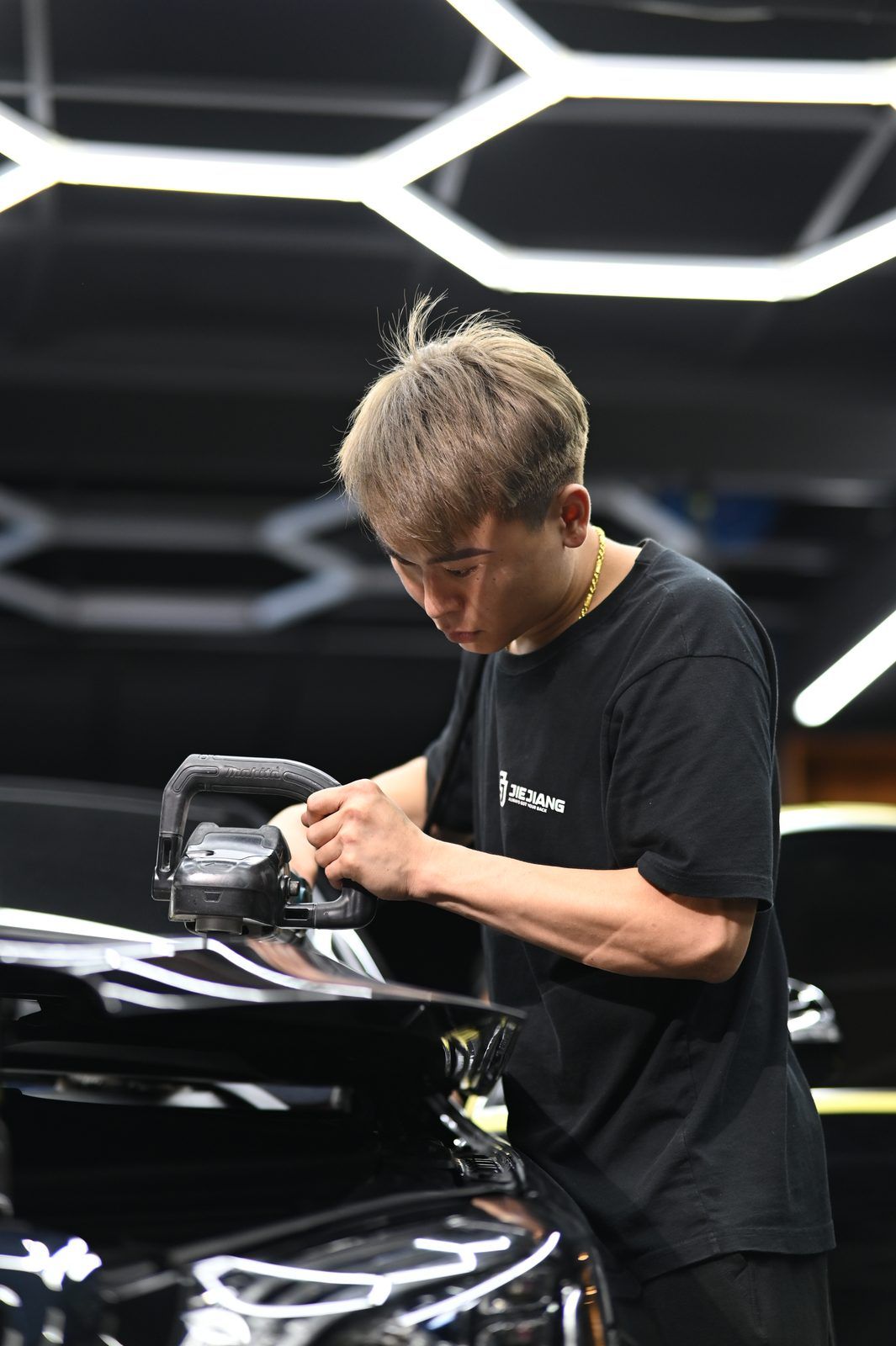 Mercedes-Benz 拋光與漆面修復完工與細節實拍 第 1 張(共 7 張)——捷匠淡水旗艦店施工實錄