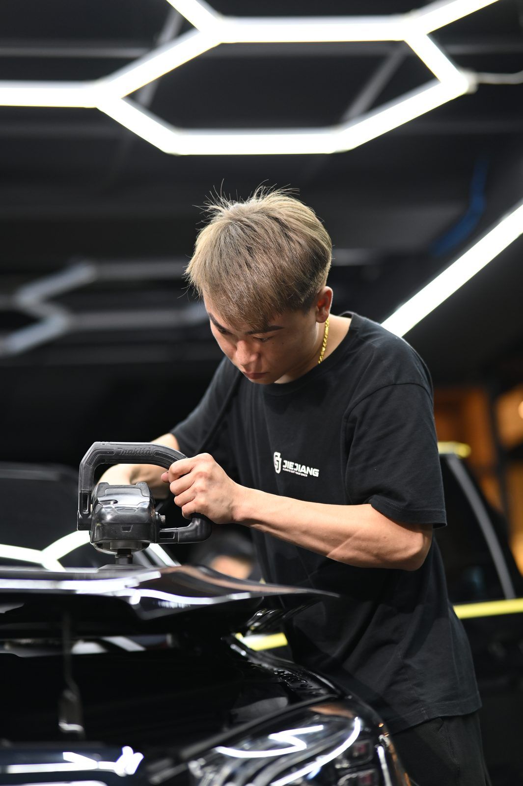 Mercedes-Benz 拋光與漆面修復完工與細節實拍 第 6 張(共 7 張)——捷匠淡水旗艦店施工實錄