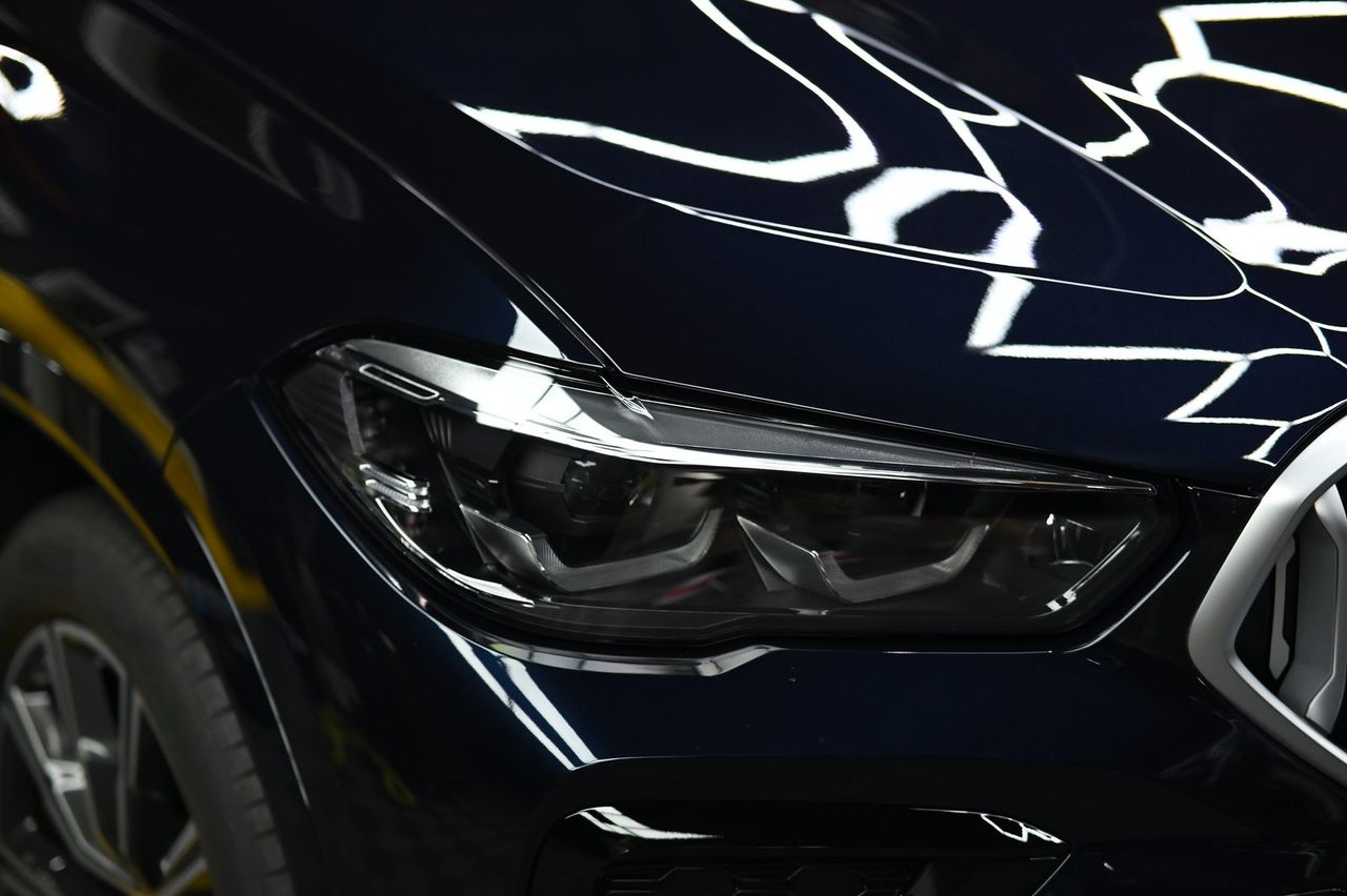 BMW X6 漆面鍍膜完工與細節實拍 第 2 張(共 7 張)——捷匠淡水旗艦店施工實錄