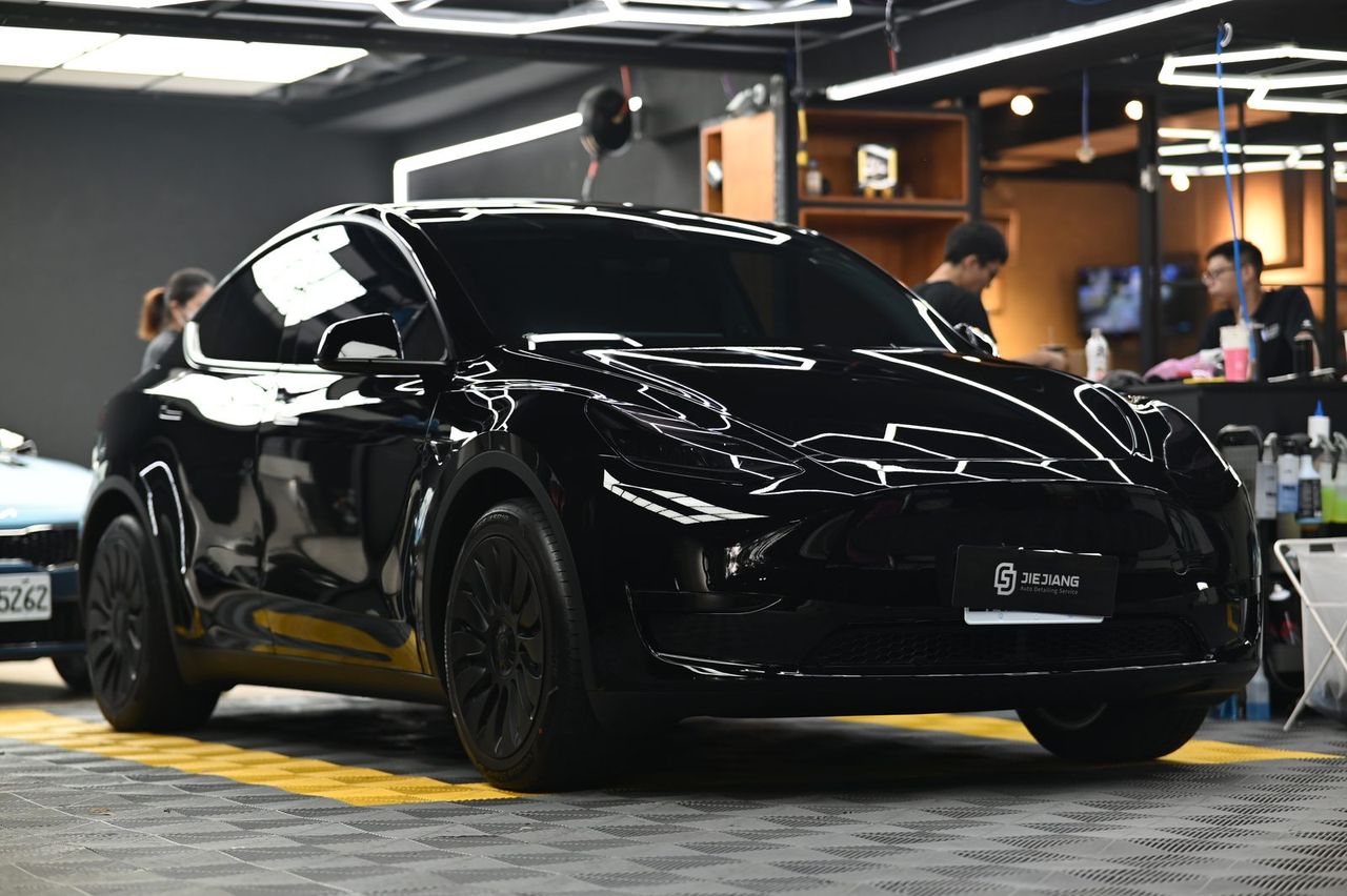 Tesla Model Y 全車犀牛皮完工與細節實拍 第 5 張（共 7 張）——捷匠淡水旗艦店施工實錄