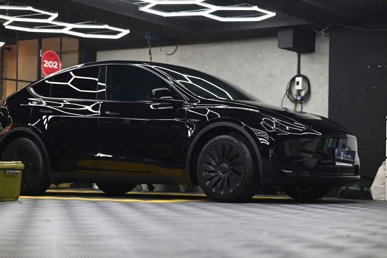 Tesla Model Y 全車犀牛皮完工與細節實拍 第 6 張（共 7 張）——捷匠淡水旗艦店施工實錄