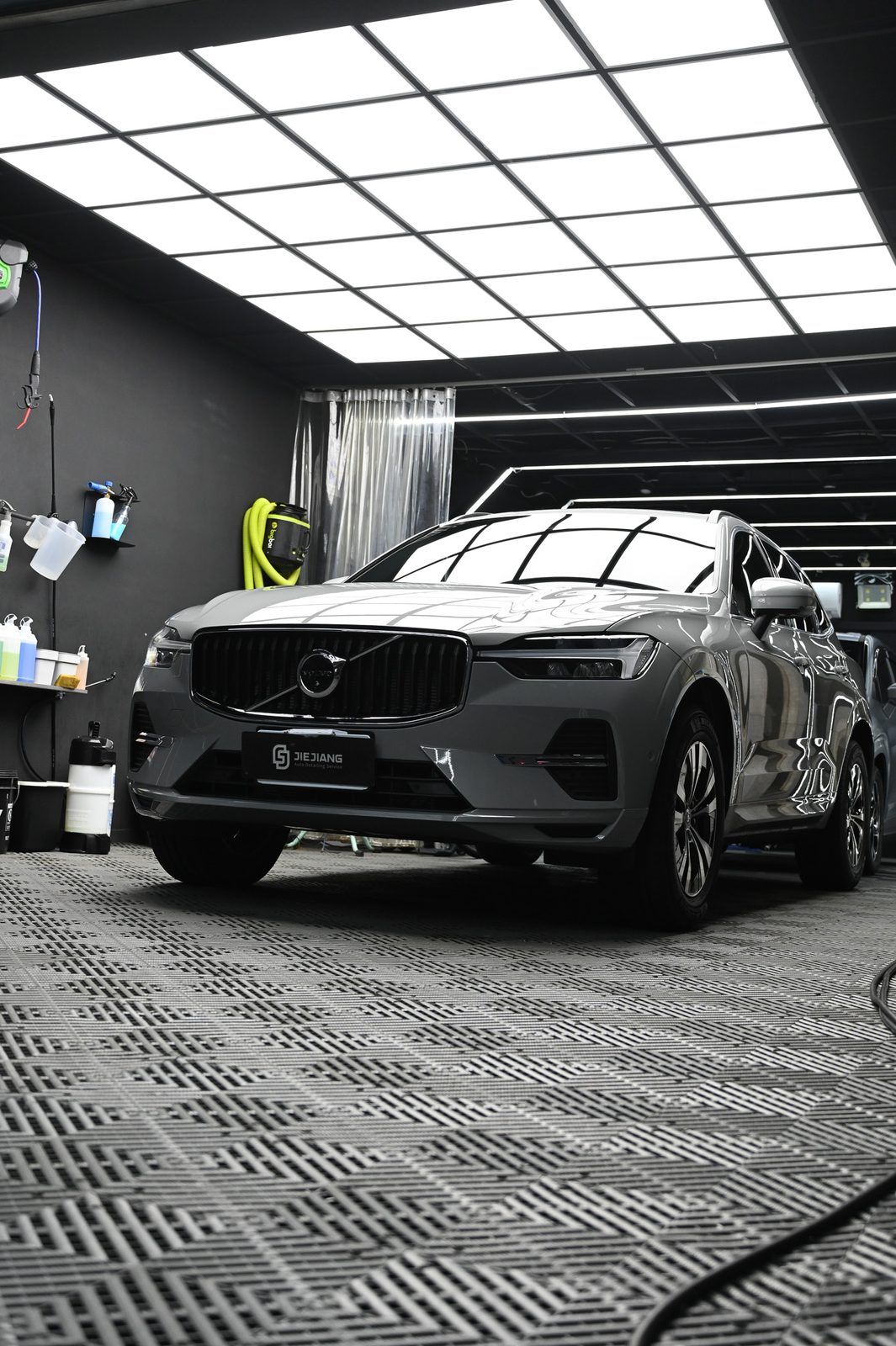 Volvo XC60 漆面鍍膜與內裝美容完工與細節實拍 第 2 張（共 7 張）——捷匠北投店施工實錄