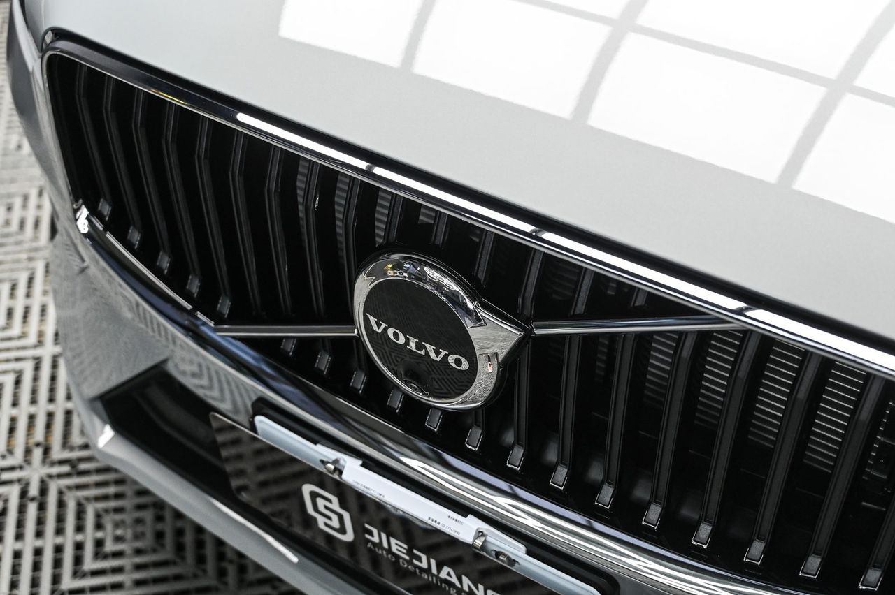 Volvo XC60 漆面鍍膜與內裝美容完工與細節實拍 第 3 張（共 7 張）——捷匠北投店施工實錄