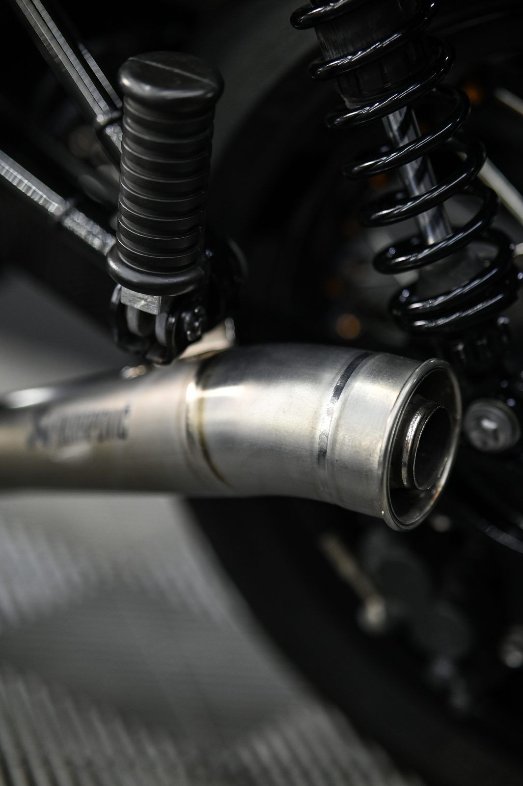 Triumph Bonneville T100 機車美容完工與細節實拍 第 4 張（共 7 張）——捷匠北投店施工實錄