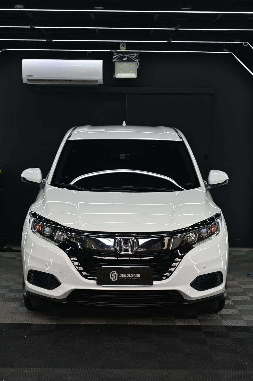 Honda HR-V 漆面鍍膜完工與細節實拍 第 3 張(共 7 張)——捷匠北投店施工實錄