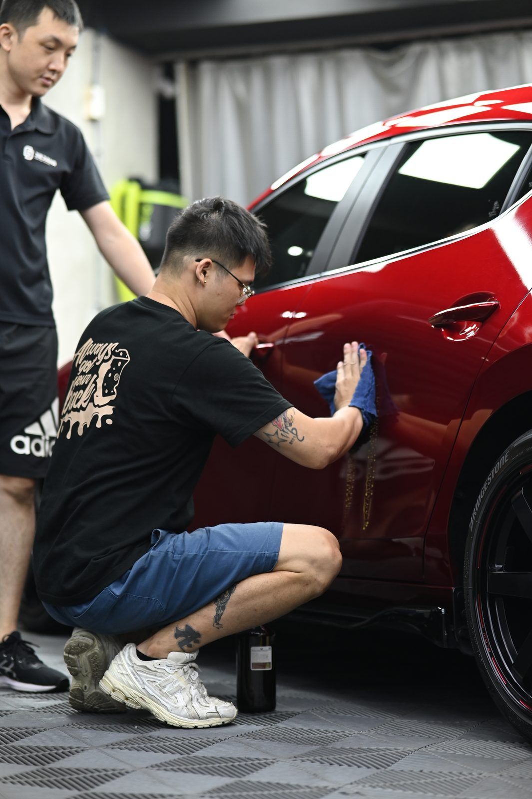 Mazda3 漆面鍍膜完工與細節實拍 第 3 張（共 7 張）——捷匠淡水旗艦店施工實錄