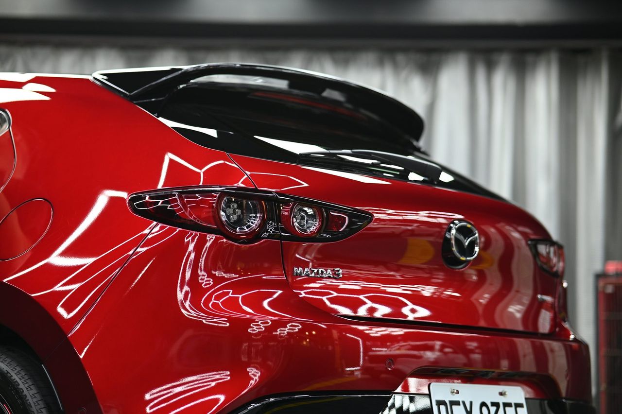 Mazda3 漆面鍍膜完工與細節實拍 第 5 張（共 7 張）——捷匠淡水旗艦店施工實錄