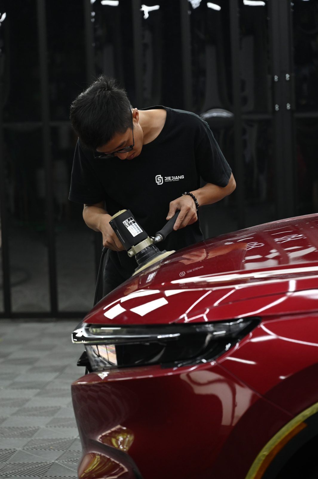 Honda CR-V 拋光與鍍膜完工與細節實拍 第 2 張(共 7 張)——捷匠淡水旗艦店施工實錄