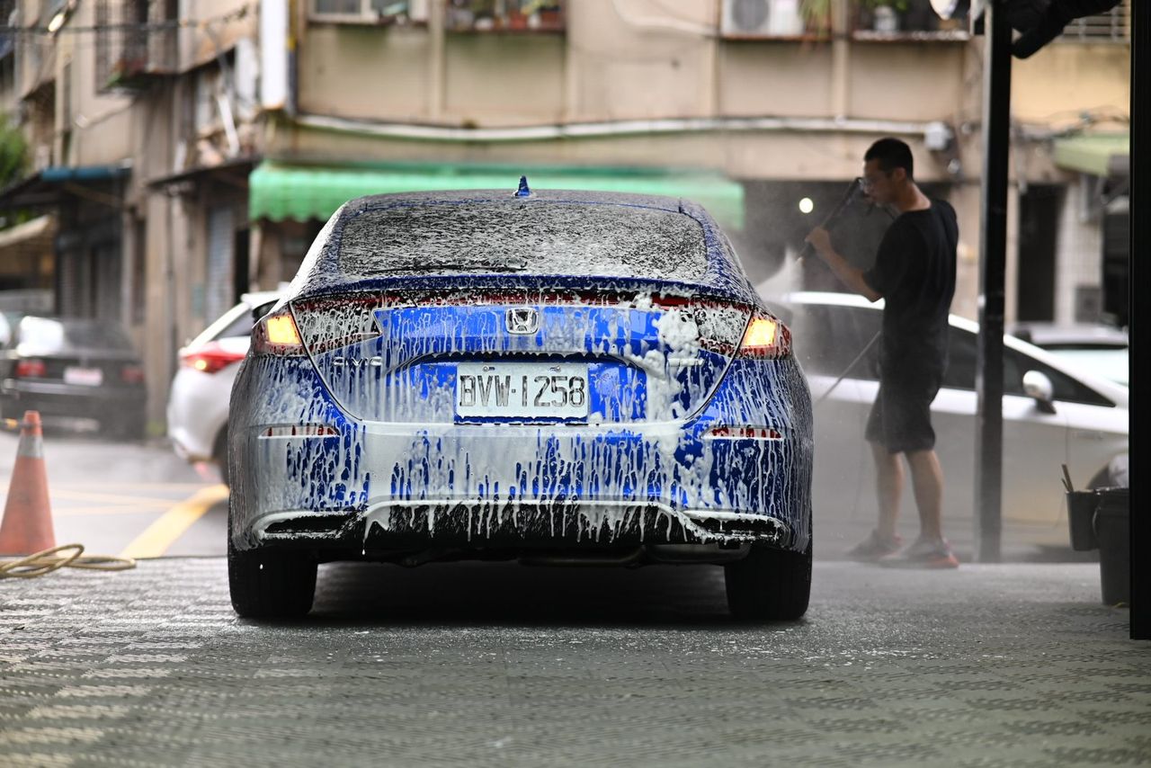 Honda Civic 拋光與鍍膜完工與細節實拍 第 5 張（共 7 張）——捷匠北投店施工實錄