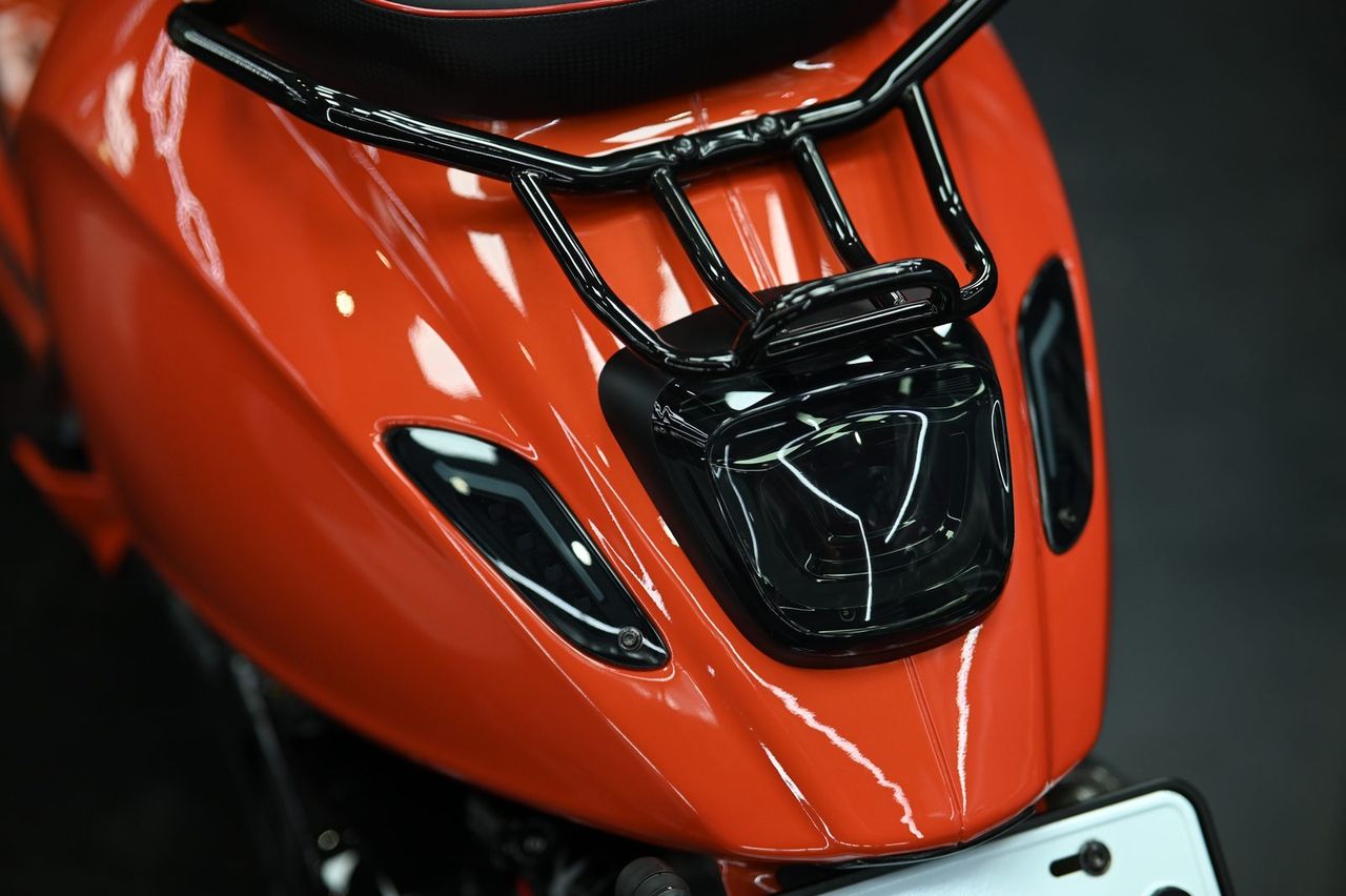Vespa Sprint 全車犀牛皮完工與細節實拍 第 1 張（共 7 張）——捷匠淡水旗艦店施工實錄