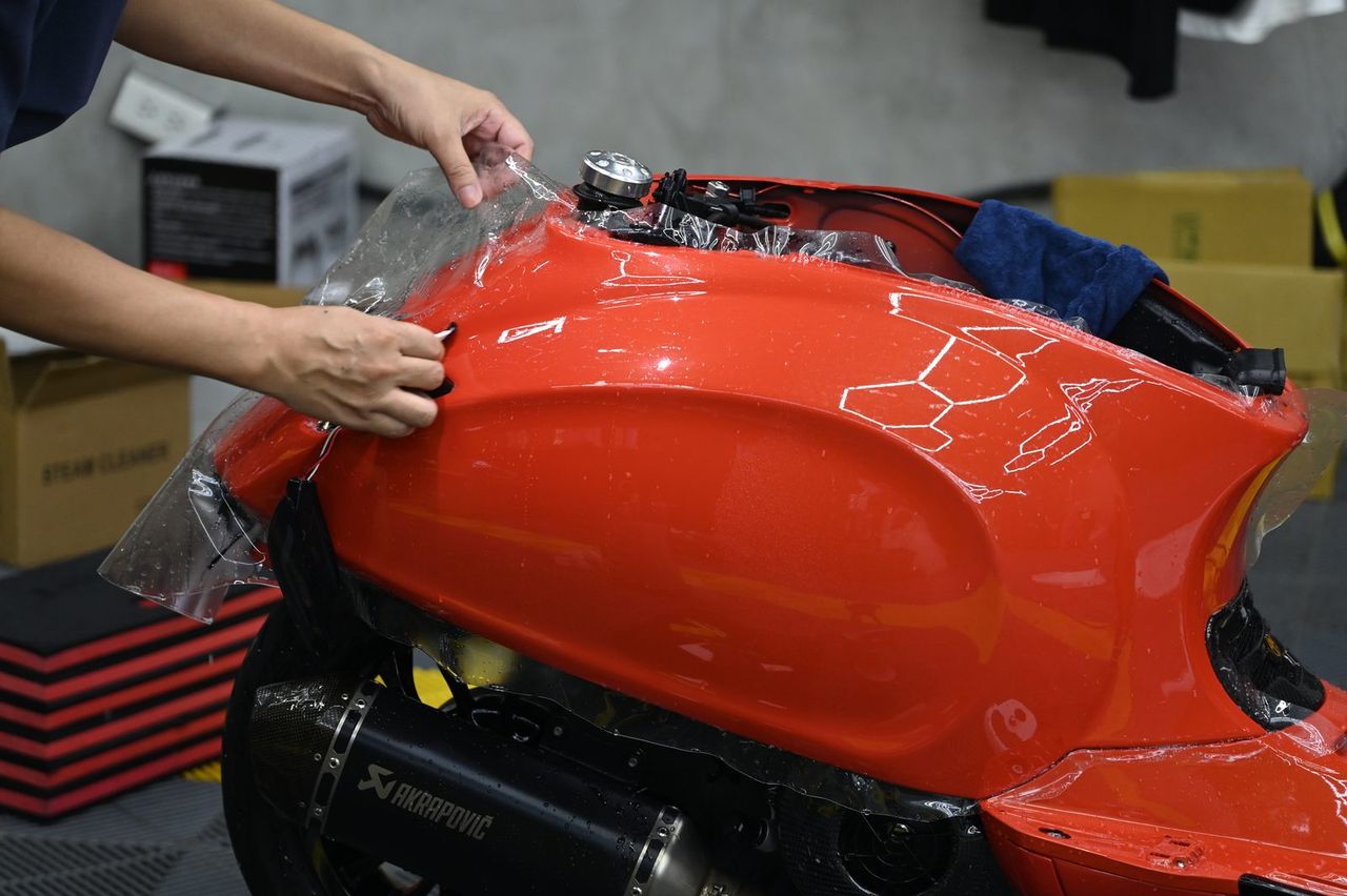 Vespa Sprint 全車犀牛皮完工與細節實拍 第 2 張（共 7 張）——捷匠淡水旗艦店施工實錄