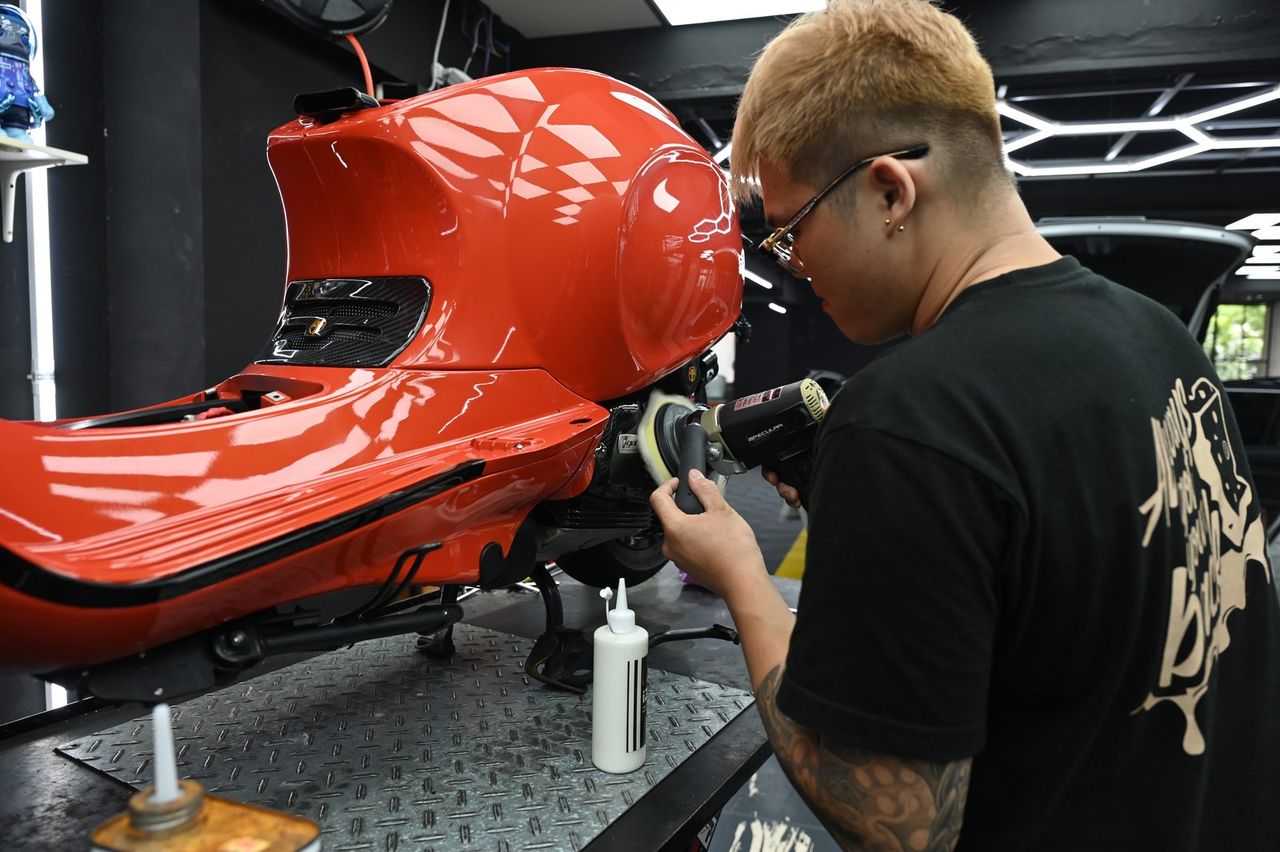 Vespa Sprint 全車犀牛皮完工與細節實拍 第 3 張（共 7 張）——捷匠淡水旗艦店施工實錄