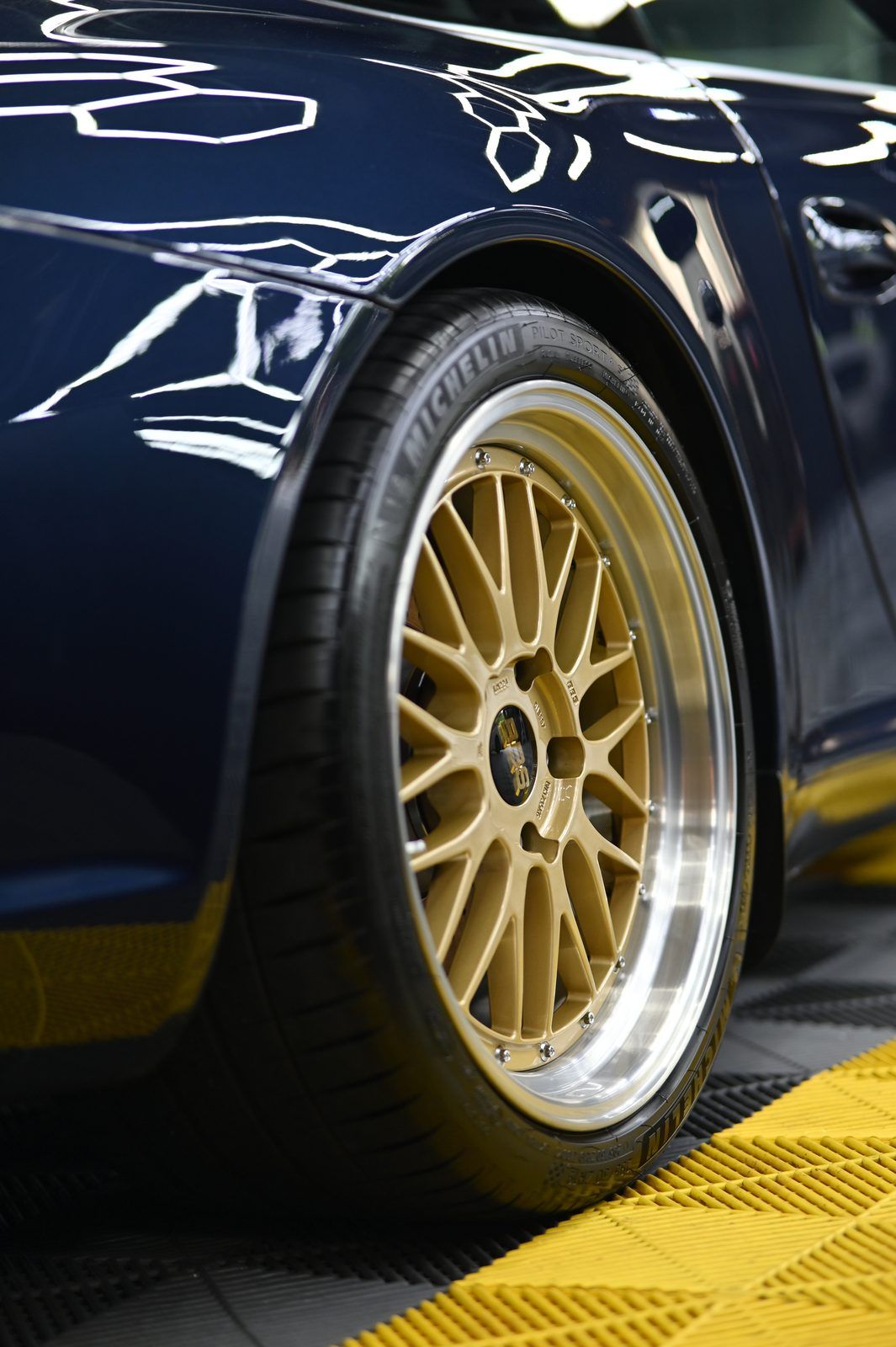 Porsche 911（997）漆面鍍膜完工與細節實拍 第 1 張（共 7 張）——捷匠淡水旗艦店施工實錄
