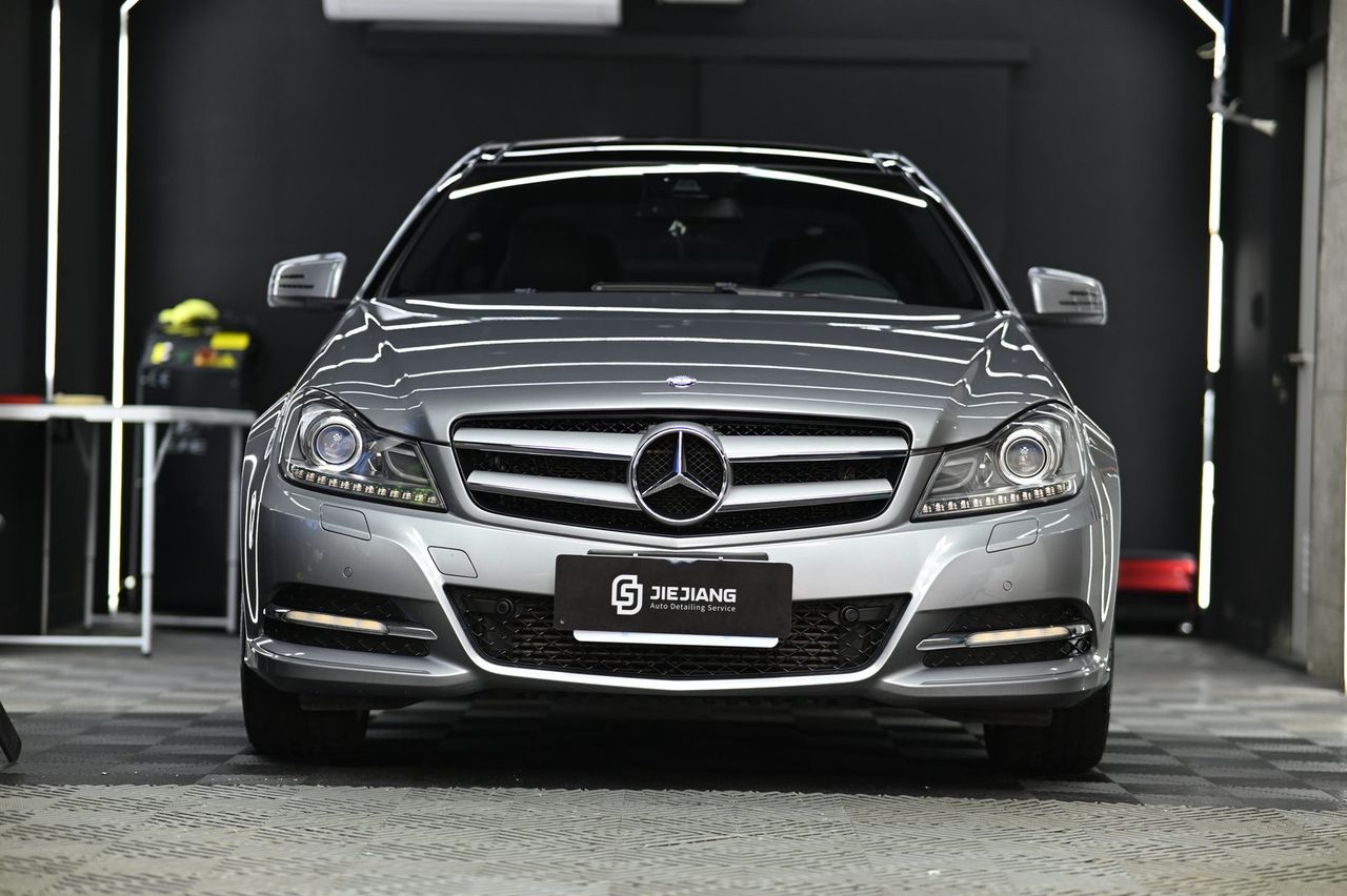 Mercedes-Benz C250 漆面鍍膜完工與細節實拍 第 3 張（共 7 張）——捷匠北投店施工實錄