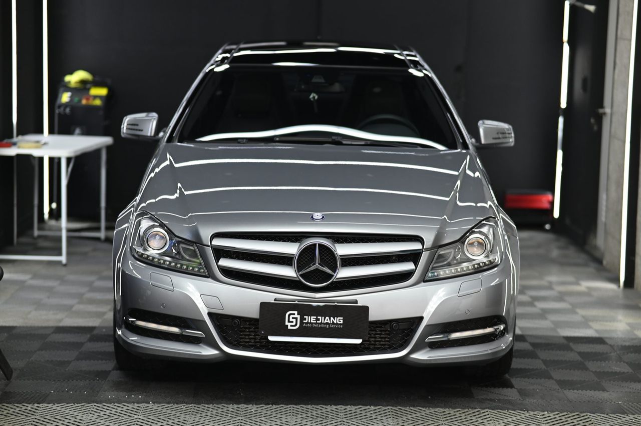 Mercedes-Benz C250 漆面鍍膜完工與細節實拍 第 4 張（共 7 張）——捷匠北投店施工實錄