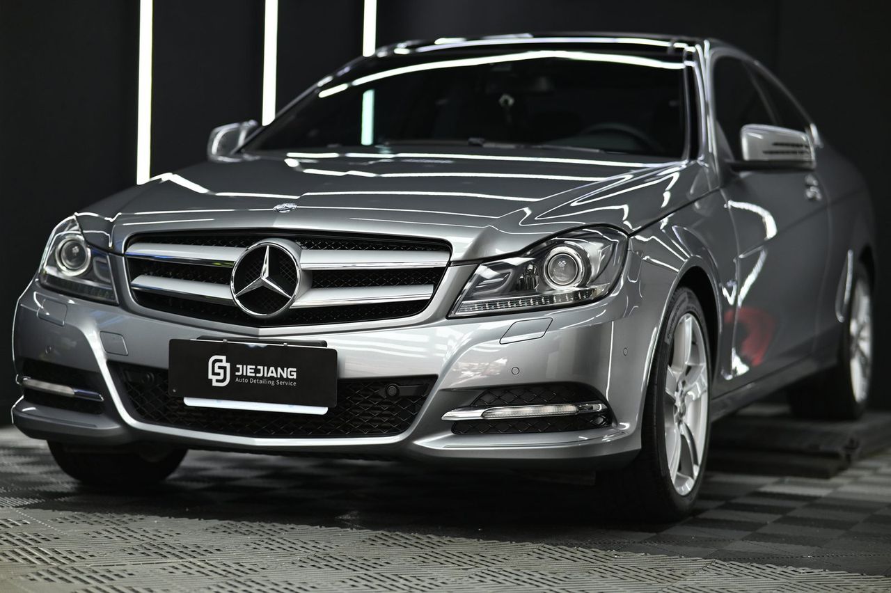 Mercedes-Benz C250 漆面鍍膜完工與細節實拍 第 6 張（共 7 張）——捷匠北投店施工實錄