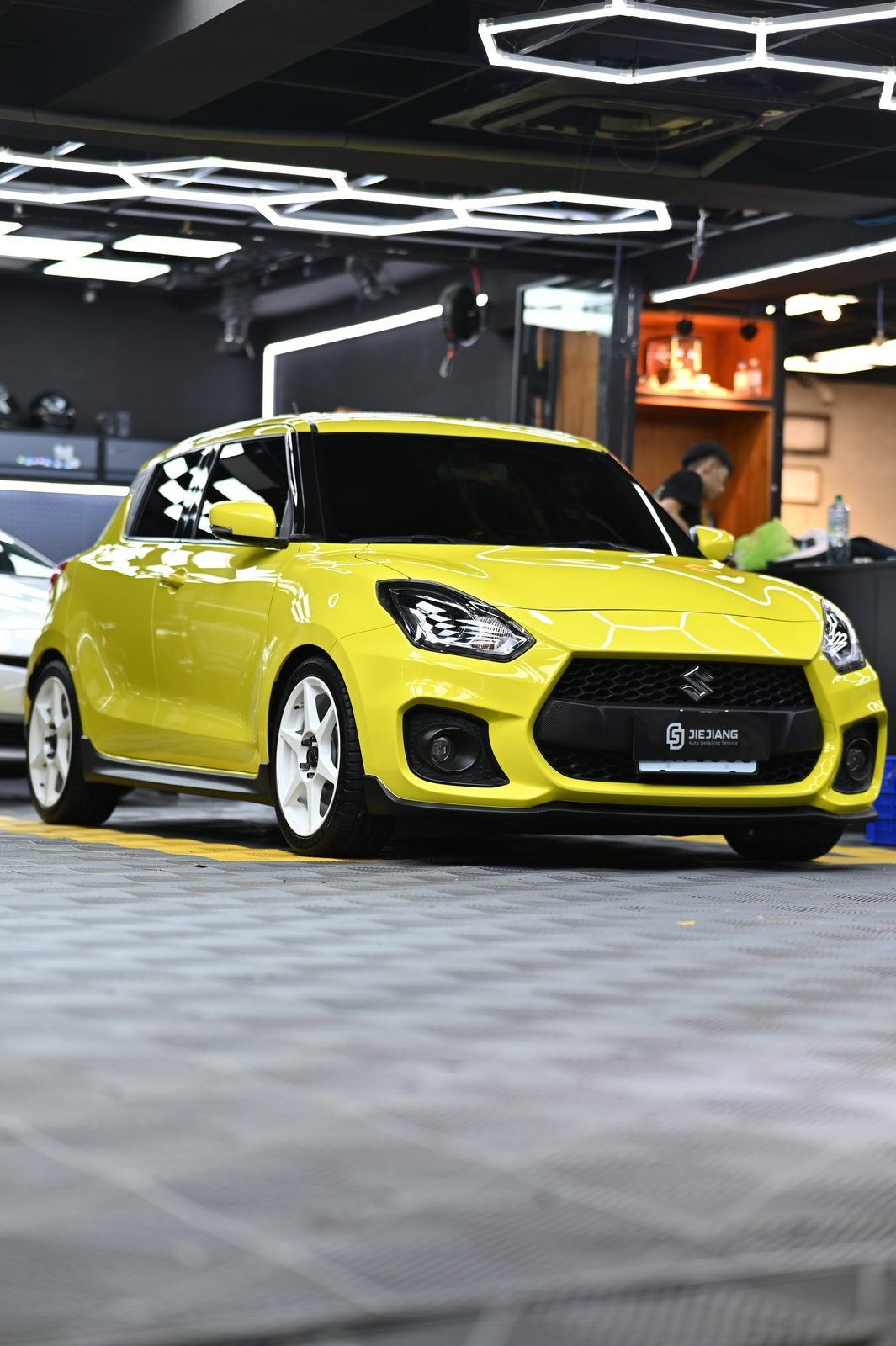 Suzuki Swift Sport 洗車打蠟（2024.10）完工與細節實拍 第 5 張（共 7 張）——捷匠淡水旗艦店施工實錄