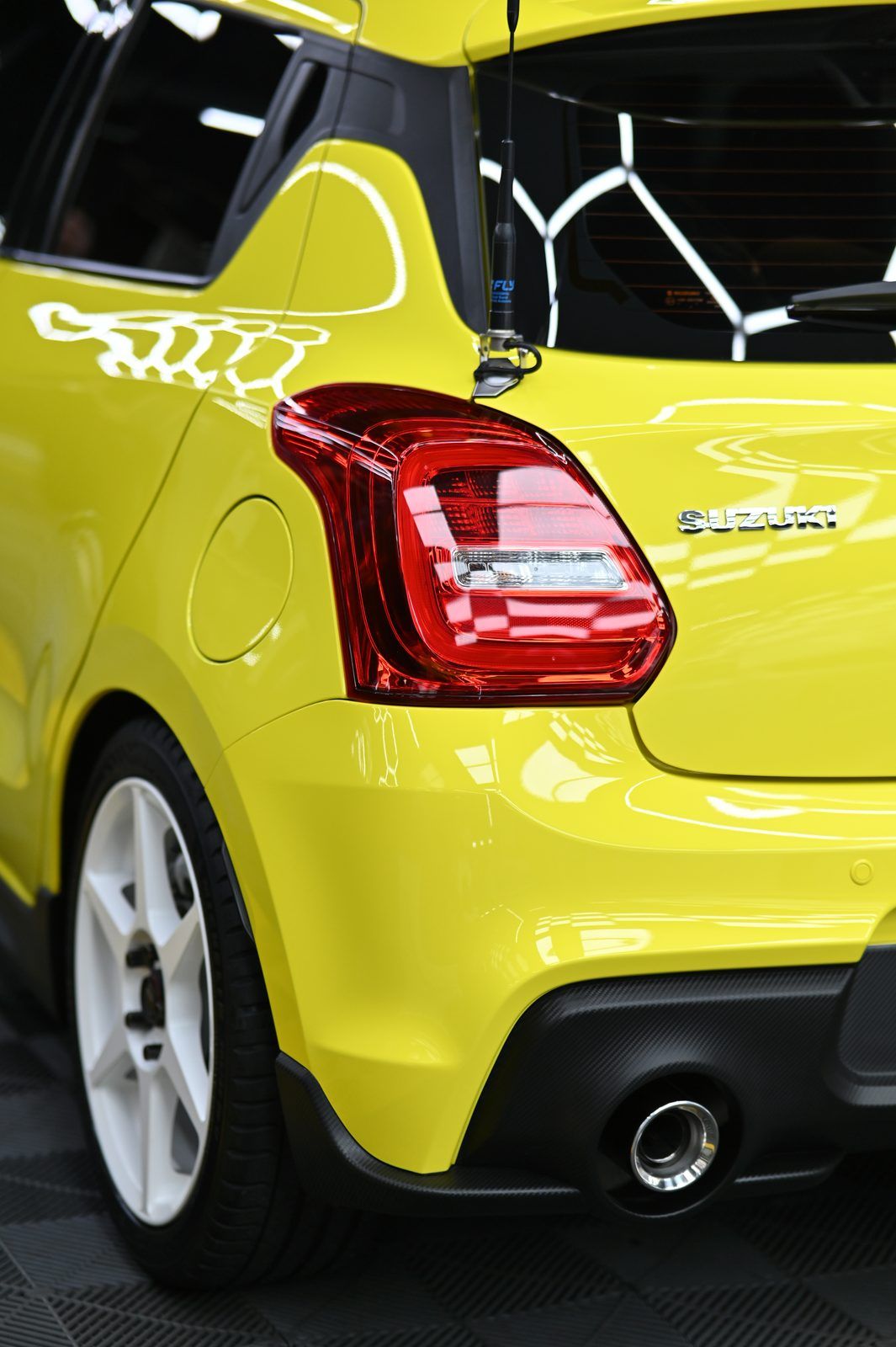 Suzuki Swift Sport 洗車打蠟（2024.10）完工與細節實拍 第 6 張（共 7 張）——捷匠淡水旗艦店施工實錄