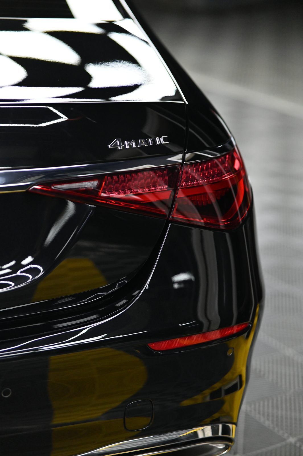 Mercedes-Benz S-Class 拋光與漆面修復完工與細節實拍 第 2 張(共 7 張)——捷匠淡水旗艦店施工實錄