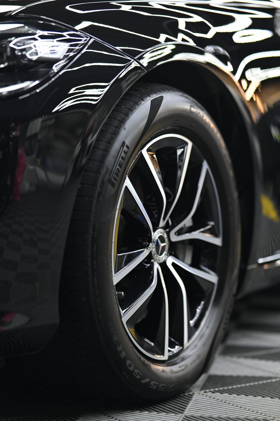 Mercedes-Benz S-Class 拋光與漆面修復完工與細節實拍 第 7 張(共 7 張)——捷匠淡水旗艦店施工實錄
