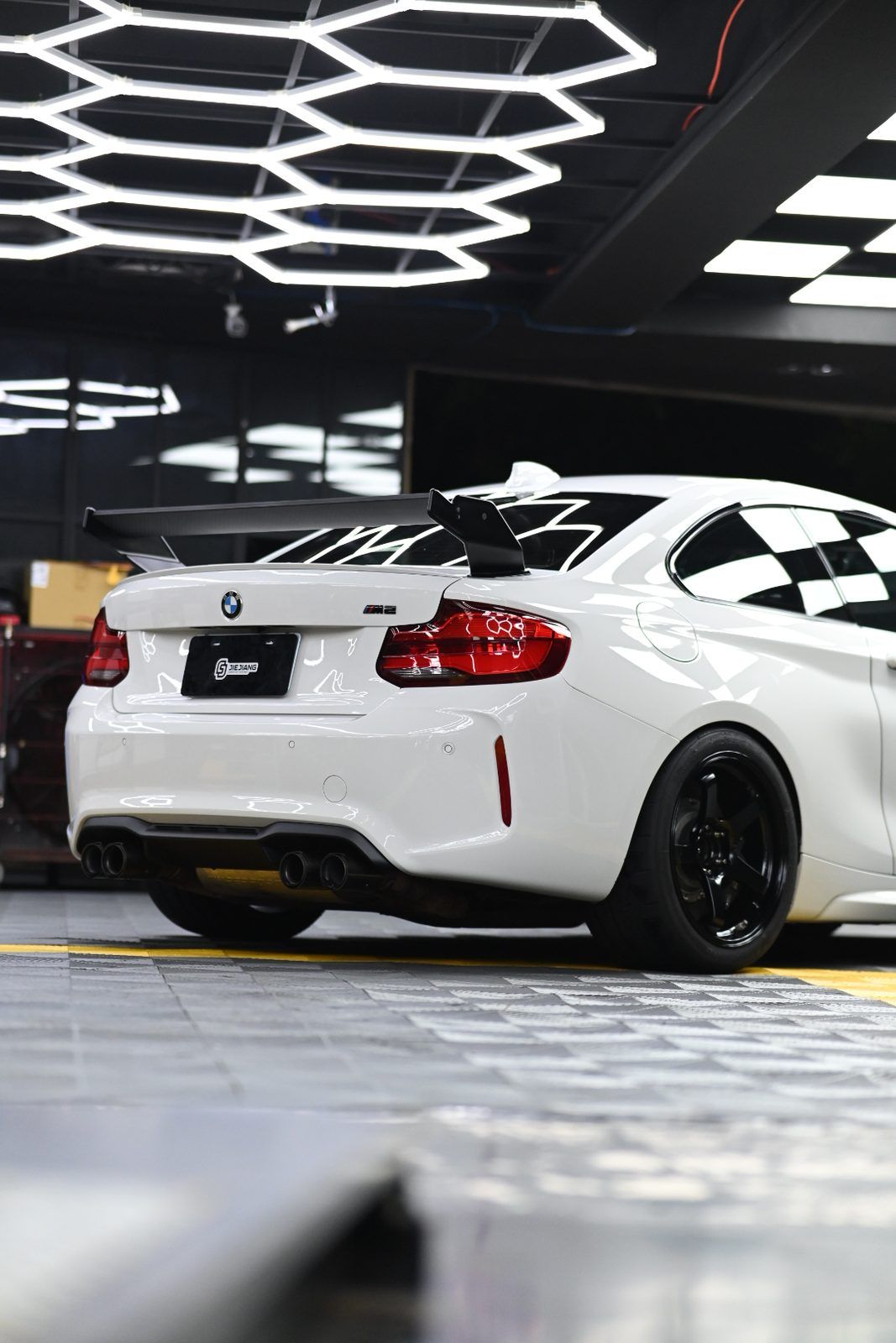 BMW M2 內裝美容完工與細節實拍 第 3 張（共 7 張）——捷匠淡水旗艦店施工實錄