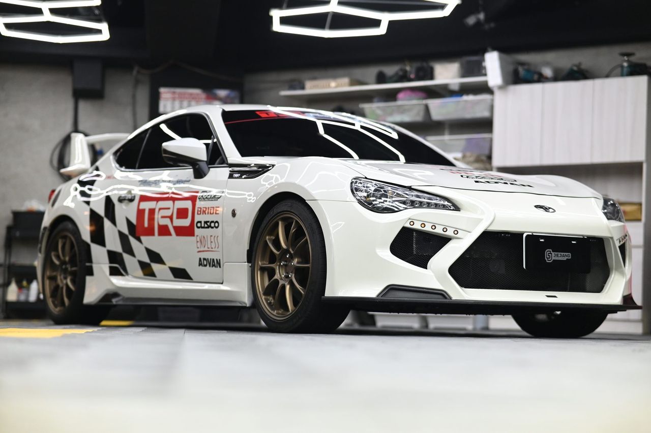 Toyota 86 漆面鍍膜完工與細節實拍 第 2 張（共 7 張）——捷匠淡水旗艦店施工實錄
