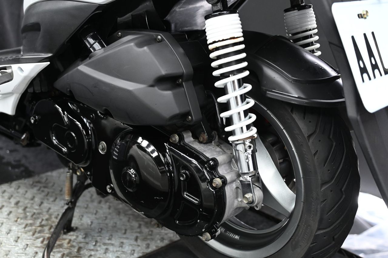 Kymco 雷霆機車美容完工與細節實拍 第 3 張(共 7 張)——捷匠淡水旗艦店施工實錄