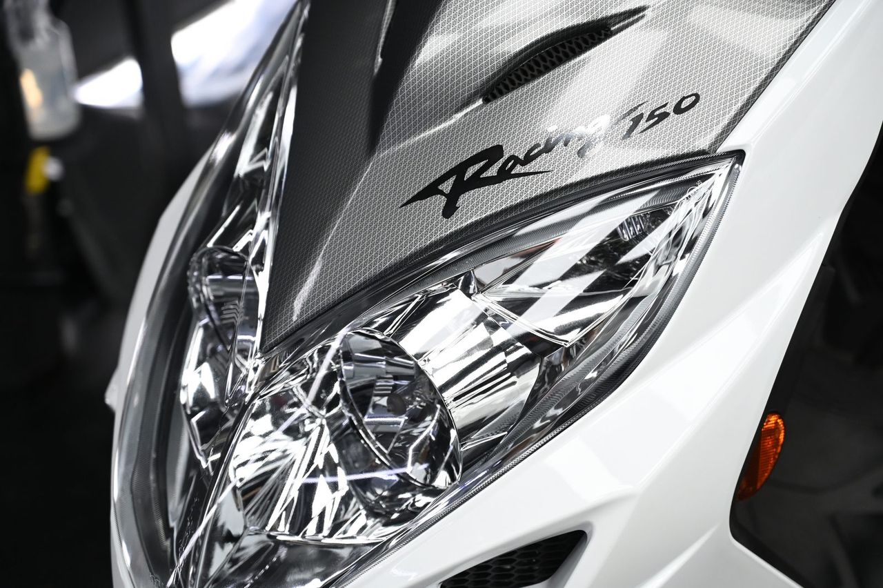 Kymco 雷霆機車美容完工與細節實拍 第 5 張(共 7 張)——捷匠淡水旗艦店施工實錄