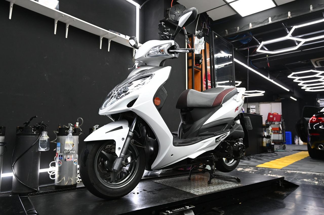 Kymco 雷霆機車美容完工與細節實拍 第 7 張(共 7 張)——捷匠淡水旗艦店施工實錄