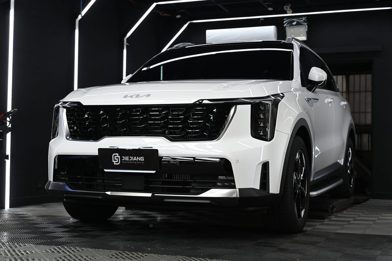 Kia 漆面鍍膜完工與細節實拍 第 4 張（共 7 張）——捷匠北投店施工實錄