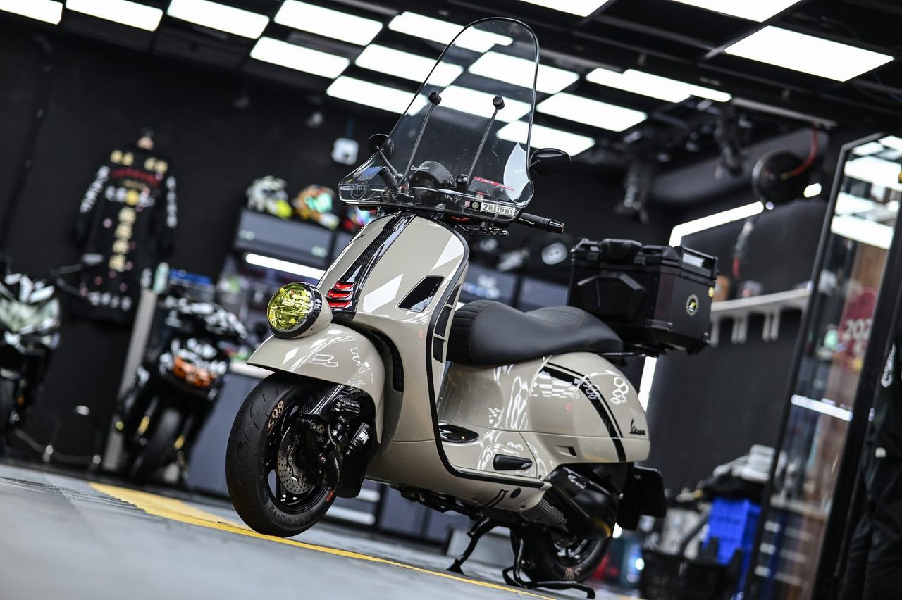 Vespa 機車美容(2025.01)完工與細節實拍 第 2 張(共 7 張)——捷匠淡水旗艦店施工實錄