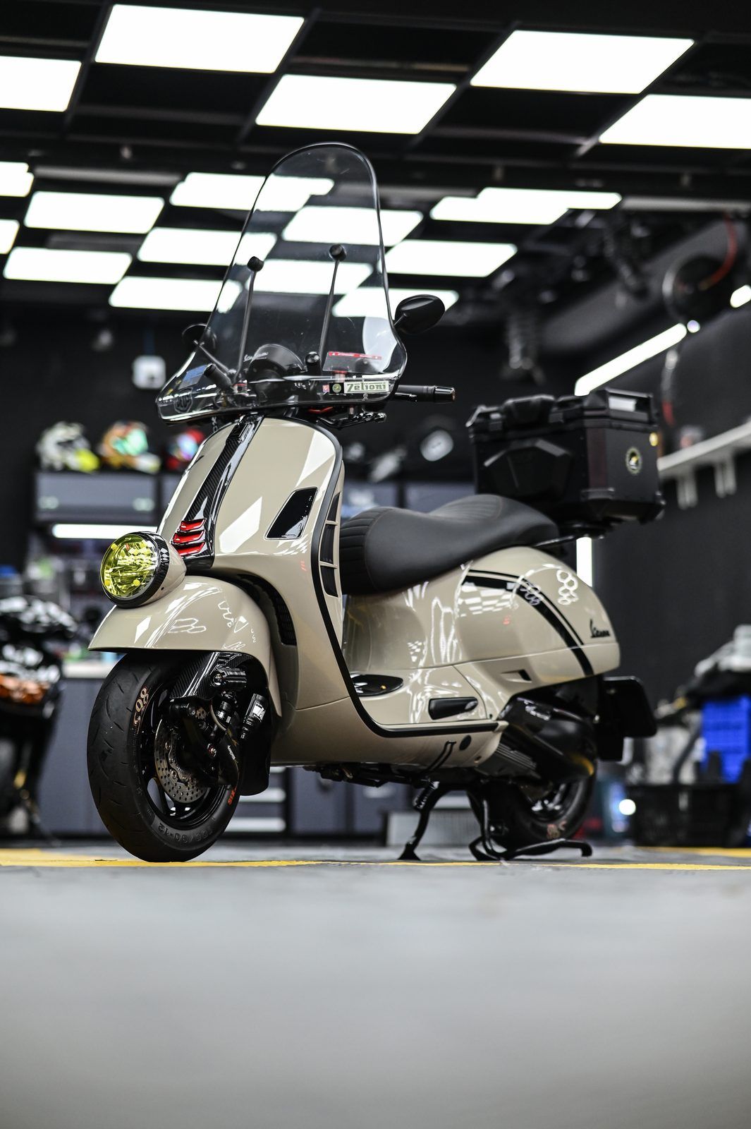 Vespa 機車美容(2025.01)完工與細節實拍 第 5 張(共 7 張)——捷匠淡水旗艦店施工實錄