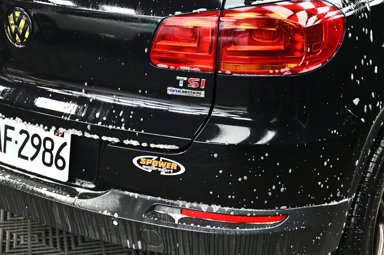 VW Tiguan 洗車打蠟完工與細節實拍 第 2 張（共 7 張）——捷匠淡水旗艦店施工實錄