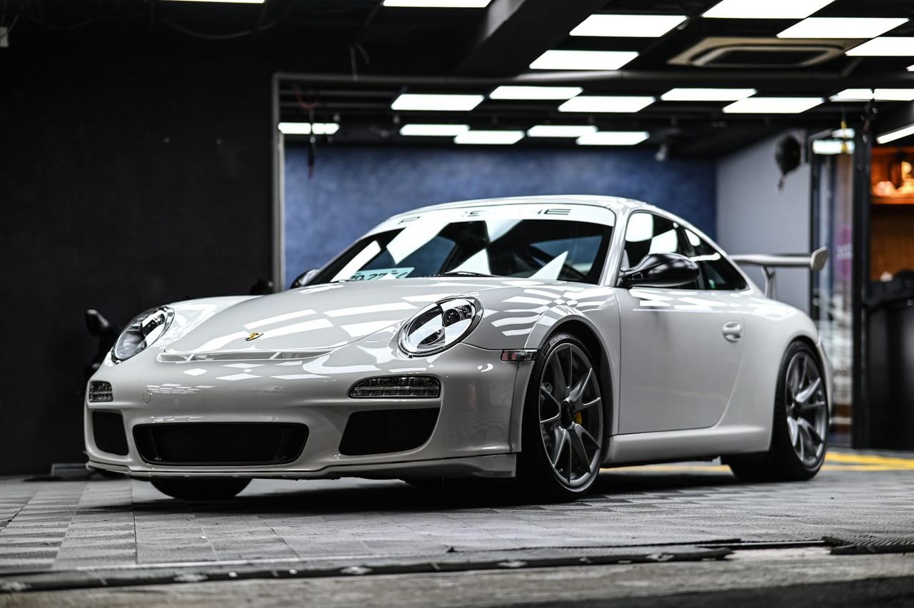 Porsche 911 GT3（997）漆面鍍膜與洗車打蠟完工與細節實拍 第 1 張（共 7 張）——捷匠淡水旗艦店施工實錄