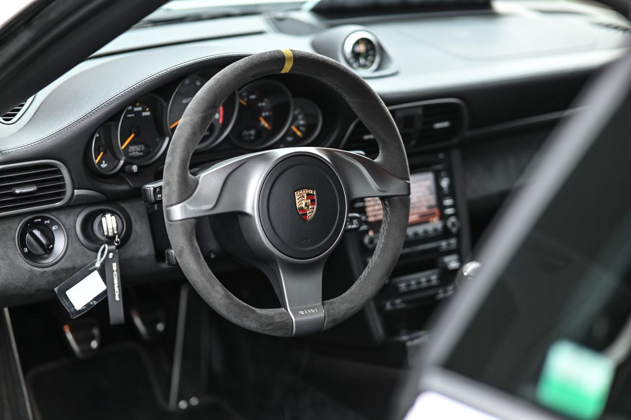 Porsche 911 GT3（997）漆面鍍膜與洗車打蠟完工與細節實拍 第 5 張（共 7 張）——捷匠淡水旗艦店施工實錄