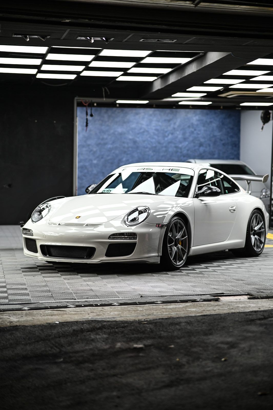 Porsche 911 GT3（997）漆面鍍膜與洗車打蠟完工與細節實拍 第 6 張（共 7 張）——捷匠淡水旗艦店施工實錄