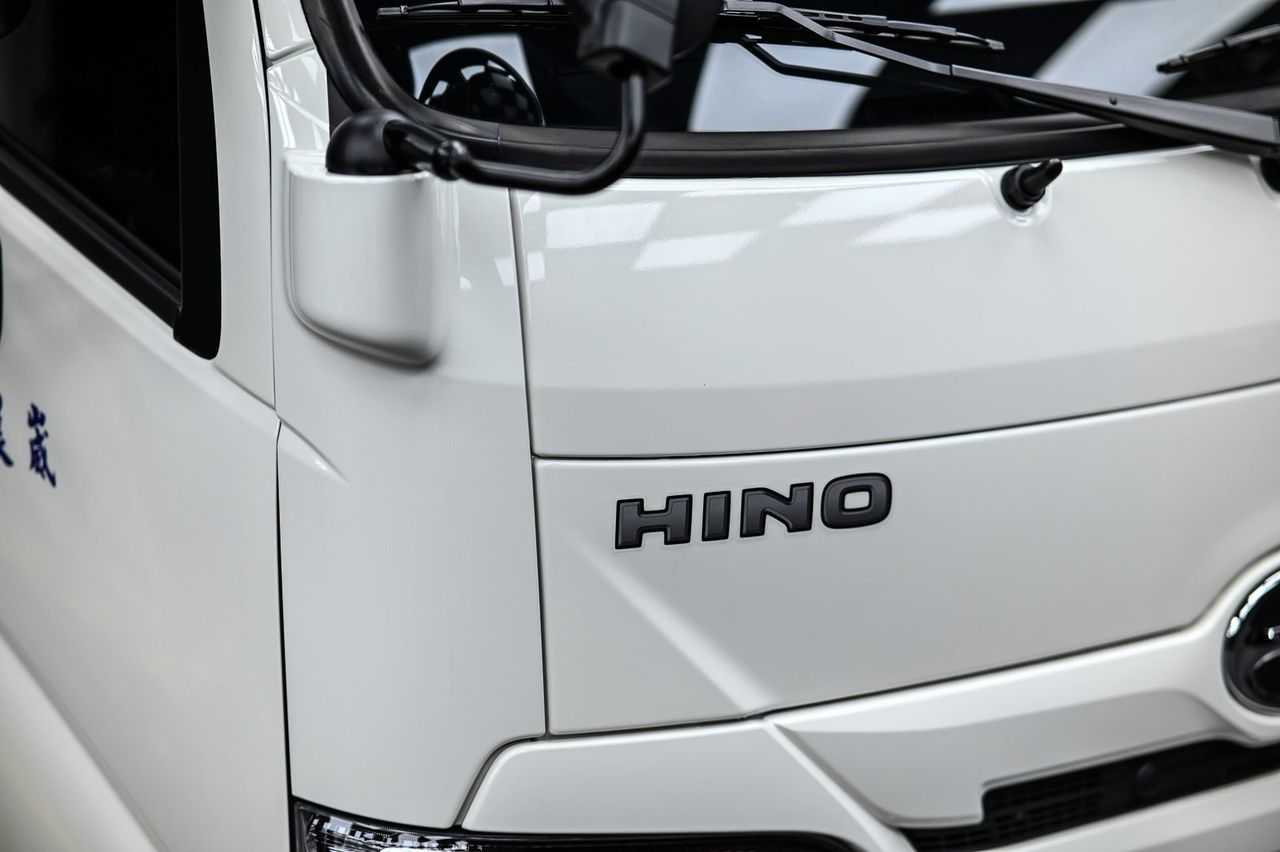 Hino 全車犀牛皮完工與細節實拍 第 4 張（共 7 張）——捷匠淡水旗艦店施工實錄