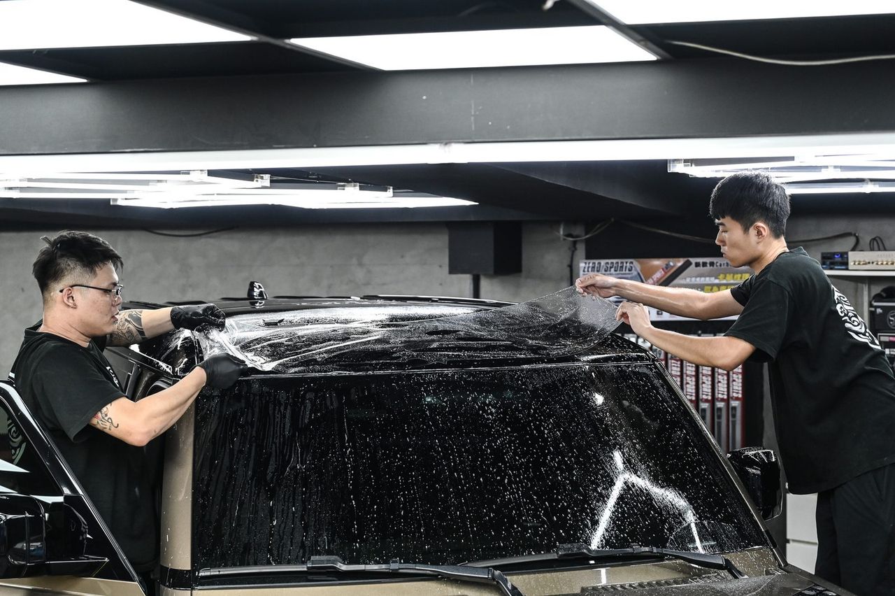 Land Rover Defender 全車犀牛皮完工與細節實拍 第 6 張(共 7 張)——捷匠淡水旗艦店施工實錄