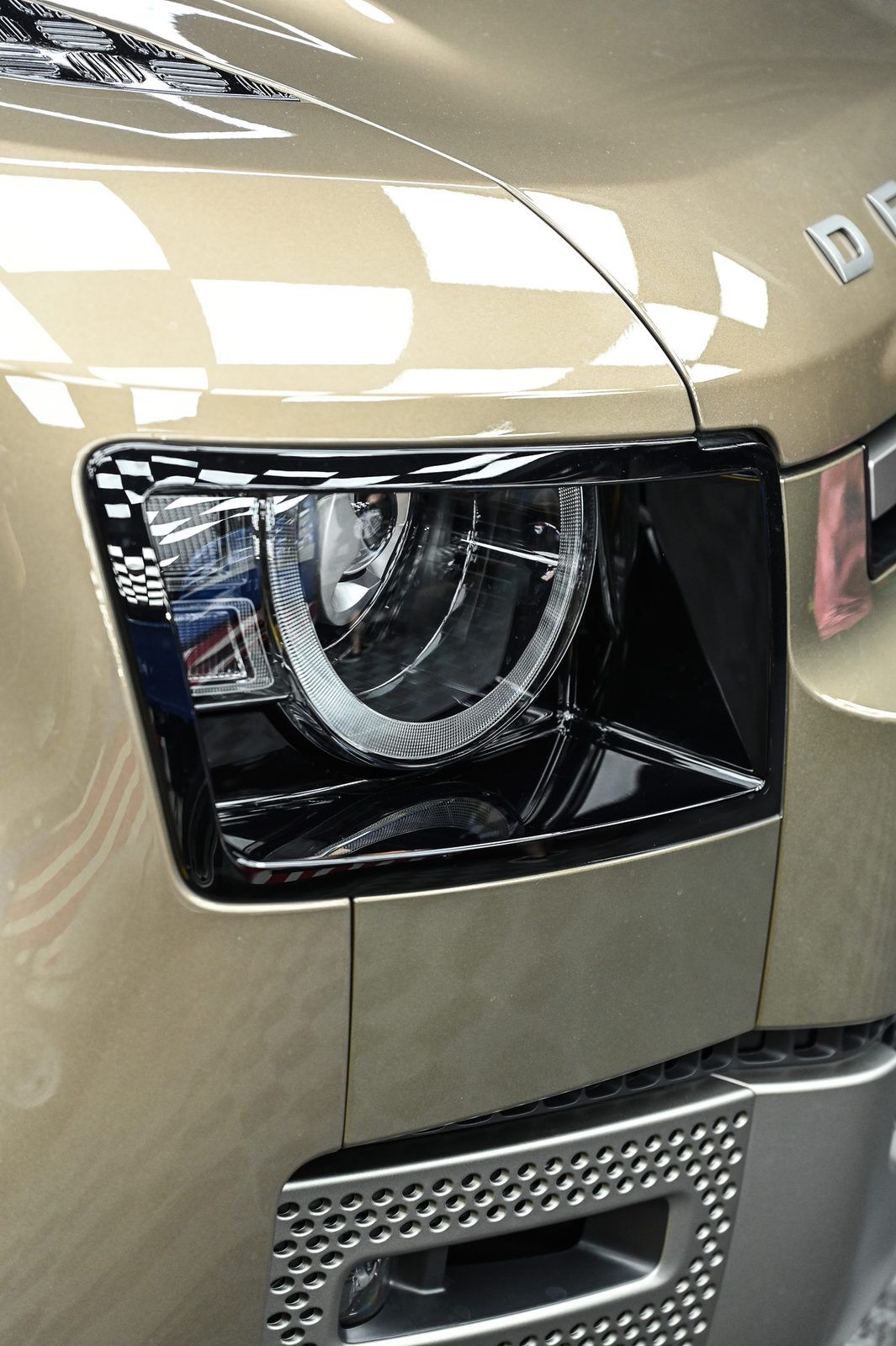 Land Rover Defender 全車犀牛皮完工與細節實拍 第 7 張(共 7 張)——捷匠淡水旗艦店施工實錄