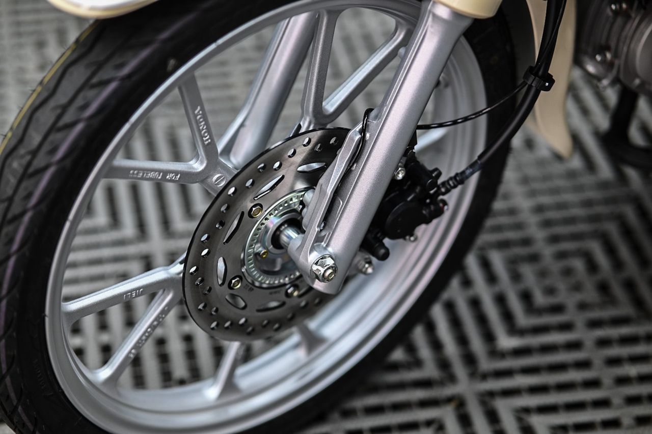 Honda Super Cub 機車美容完工與細節實拍 第 3 張(共 7 張)——捷匠北投店施工實錄